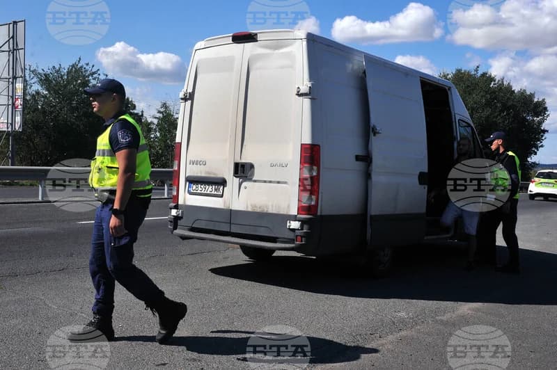 Burgas Border Police Detain 32 Dehydrated Migrants at Poda Checkpoint Amid Rising Summer Pressure