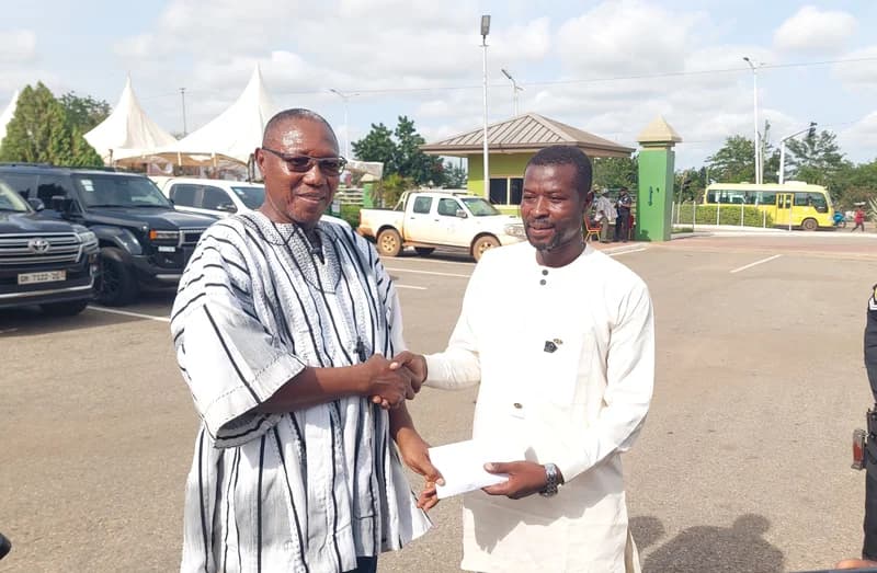 Deputy Education Minister Dr. Clement Abas Apaak Honours Veteran Bawku Teacher with GH¢10,000 for Resilience Amid Conflict