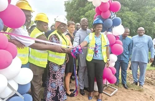 Elizabeth Ofosu-Adjare (3rd from left), Minister for Trade, Agribusiness, and Industry, being assisted by management members of the CSIR to cut the sod for the construction of the facility