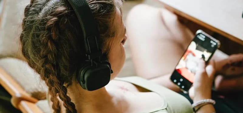 YouTube Algorithm Continues to Recommend Eating Disorder Content to Teens Despite Regulatory Pressure