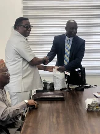 Presidential Envoy for Interfaith and Ecumenical Relations Office donates GH¢100,000 to Korle Bu Dialysis Centre