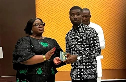 Khadijah Iddrisu (left), Chief Director of the Ministry of Foreign Affairs, presenting a new chip-embedded passport to a beneficiary