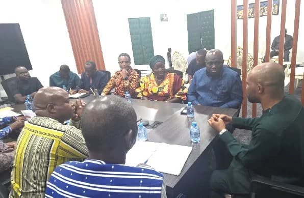 Eric Opoku (1st from right), Minister of Food and Agriculture, and Elizabeth Ofosu-Adjare (2nd from right), Minister of Trade, Agribusiness and Industry, with the Ghanaian delegation during the meeting with the Burkina Faso officials