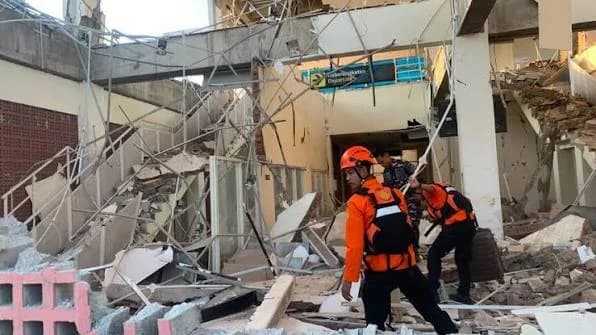 At Least 20 Dead as Massive 7.7-Magnitude Earthquake Strikes Indonesia’s Flores Region