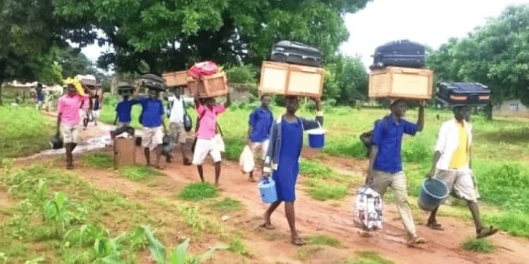 Ghana Education Service Prohibits SHS Heads from Rejecting Students Over Trunk and Chop Box Types