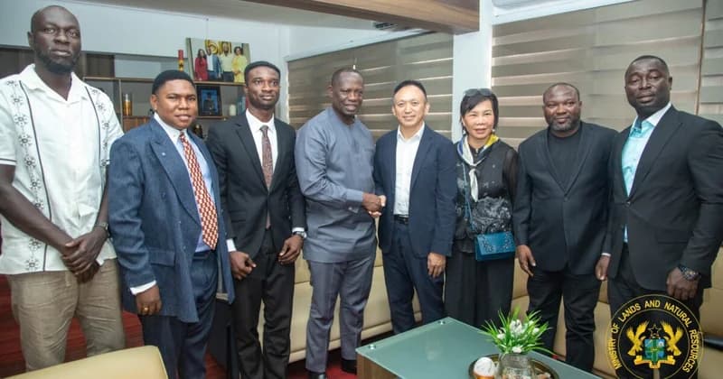 Emmanuel Armah-Kofi Buah discusses mining investment with Chinese firm