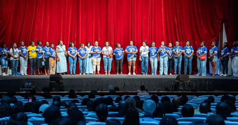 SMOGA 2002 hosts fundraiser at National Theatre to refurbish science labs