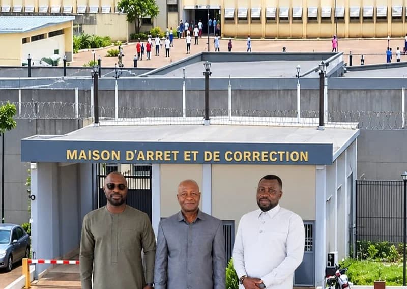 Alhassan Abu visits detained Ghanaians at Abidjan Penitentiary Pole